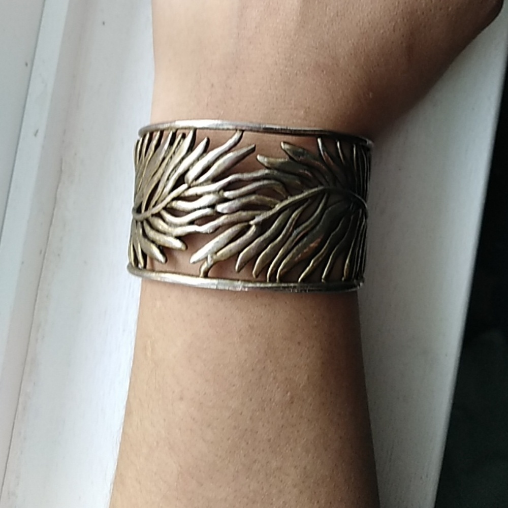 Cookie Lee Brass bangle with palm leaf details